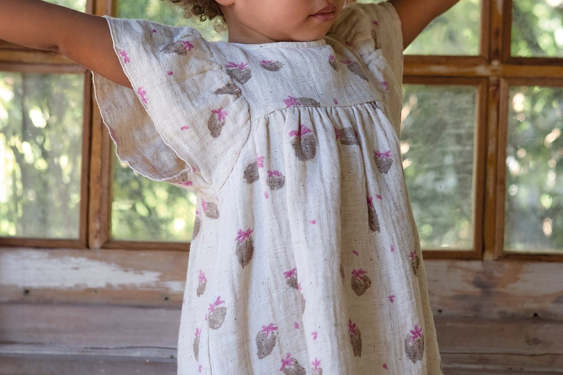 Vestito in tessuto con stampa di fragole