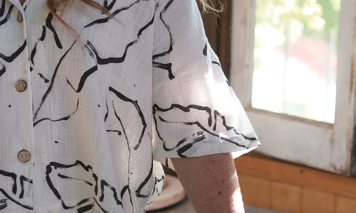Shirt with abstract print in organic cotton