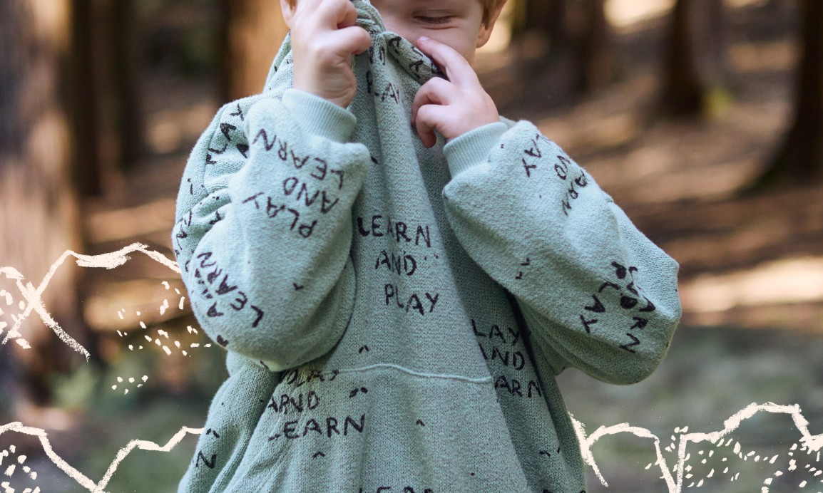 Sweatshirt with hood and brushed interior